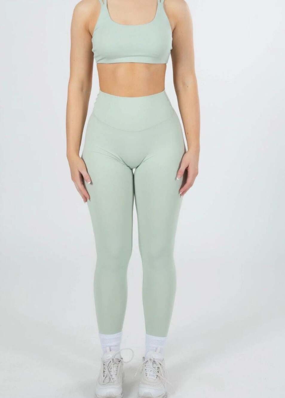 Paragon High-Waisted Leggings Size M Sage Green
